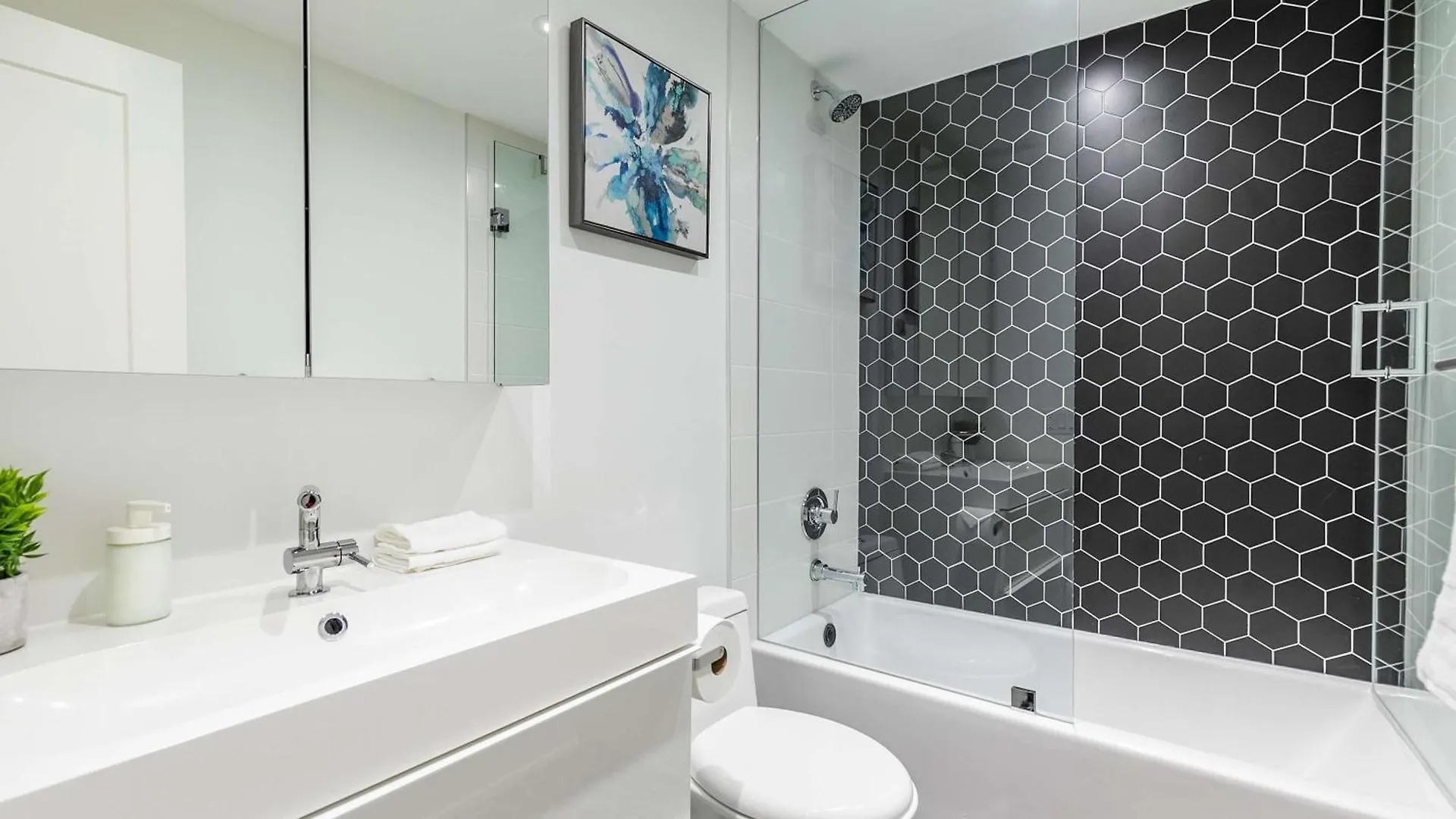 Large 3Br Apartment Steps From High Park Toronto