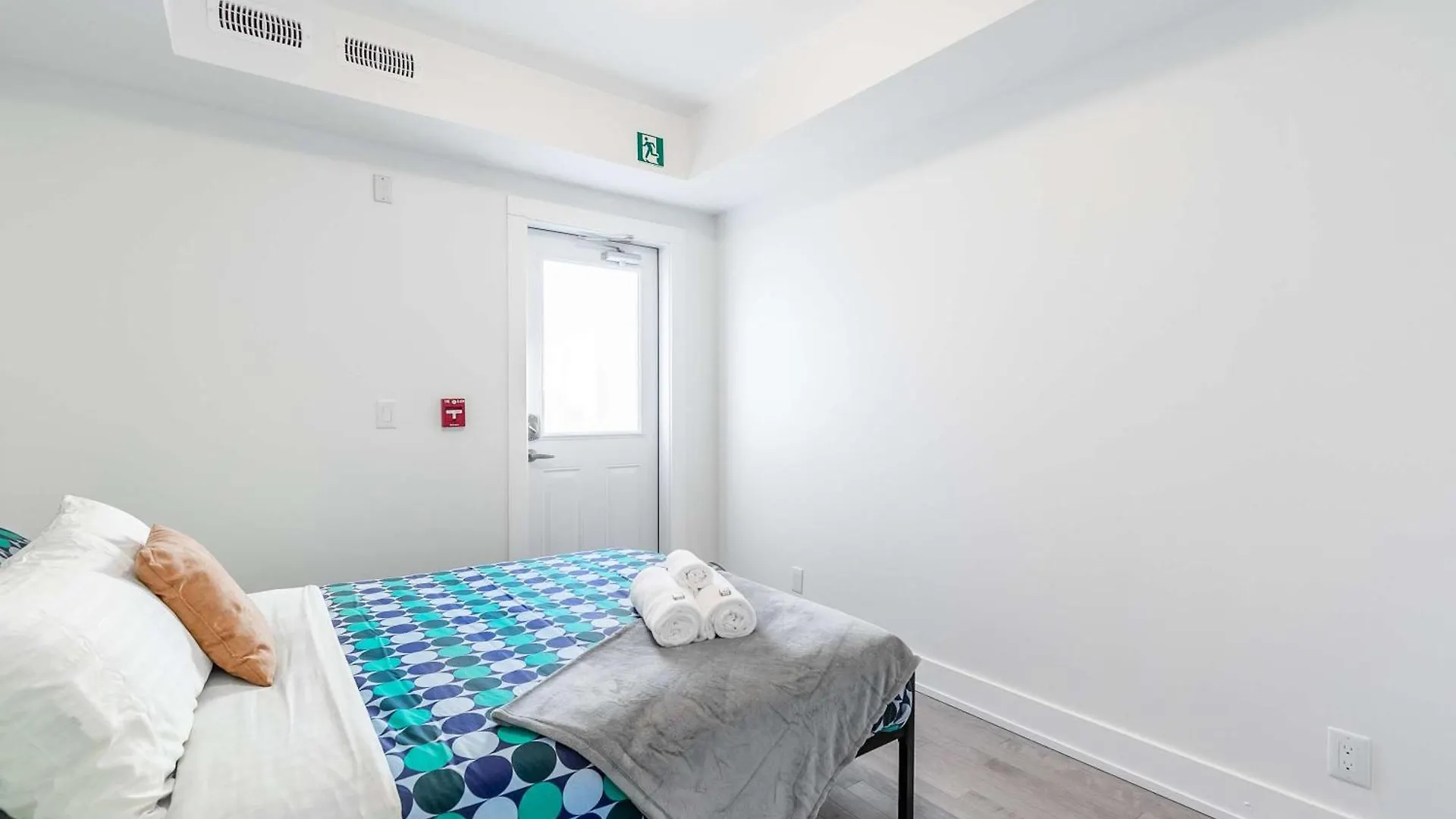 Large 3Br Apartment Steps From High Park Toronto 0*,
