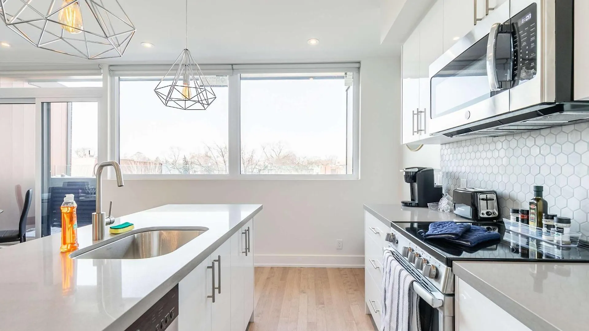 Large 3Br Apartment Steps From High Park Toronto